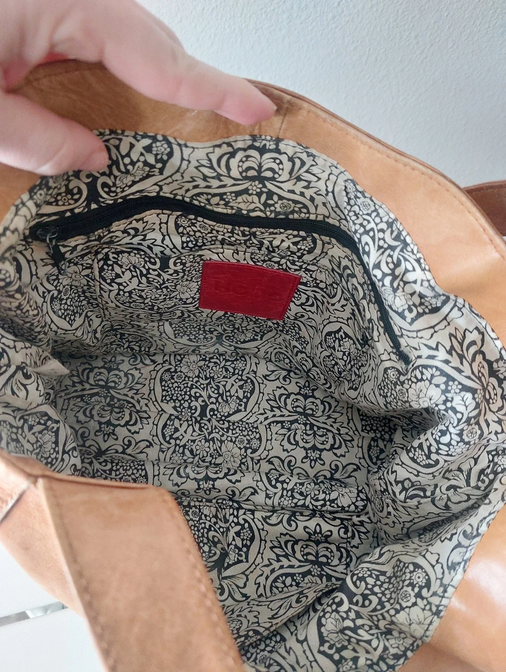 "Hobo The Original " Classic Tan Leather Shoulder Bag with Buckle Detail - Picture 9 of 10